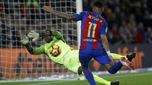 Con esa edad se convirtió en el portero más joven en ganar un oro olímpico, en los juegos de sídney 2000; Barcelona Trident Face Old Nemesis Kameni Marca In English