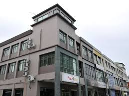 For a budget hotel kuching has the carpenter guesthouse which is located in the heart of the city across from the main bazaar which has excellent regal court is another popular kuching hotel that lends a feel of old colonial days. Budget Hotels In Kuching Start Rs 329 25 Off