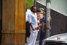Mumbai Saif Ali Khan And Taimur Seen At His Residence Gallery Social News Xyz Saif Ali Khan Khan Mumbai