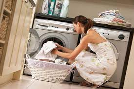 Namun, para ibu pasti setuju jika mencuci pakaian adalah kegiatan satu hal yang paling membuat stres adalah ketika menemukan baju, baik yang putih atau berwarna, terkena noda yang bandel. 3 Hal Yang Membuat Ibu Ibu Senang Saat Mencuci Pakaian Bambang Irwanto Ripto