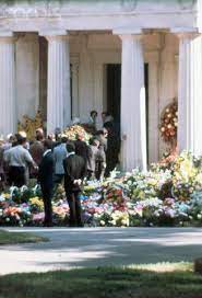 Casket Of Elvis Presley Being Carried Elvis Presley Funeral Elvis Presley Elvis Presley Photos