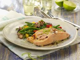 En cocina casera, hemos usado este producto para elaborar varios platos, como nuestro rollo de salmón, aguacate y gambas , y. Salmon Con Salteado De Verduras