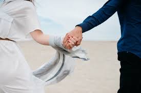 There are three characteristics that both partners in a relationship must have for any chance of developing true love. Differences Between True Love And Fake Love Dazzling News