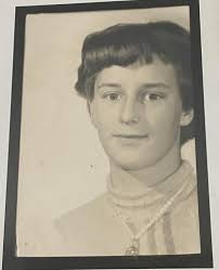 Please be nice….. constructive comments only please. I've always kept my  hair short. When Covid hit and I started working from home…..I went from  dressing up and wearing makeup to T-shirts and