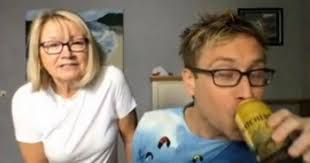 Russell Howard downs cider live