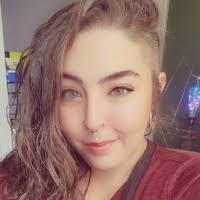 Ellen Pate's Instagram, Twitter & Facebook