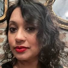 Julia Barlow's Instagram, Twitter & Facebook