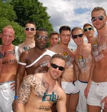 September einen berliner csd als großevent plant. Berlin Gay Pride 2022 Csd Berlin Weekend Tour Happy Gay Travel Gaily Tour