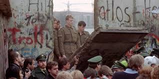 Milano ha più abitanti di due isole (cipro e malta) e di due altri paesi nordeuropei (estonia e lussemburgo). La Caduta Del Muro Di Berlino 30 Anni Fa Il Post