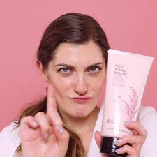 Walk out of your quarantine with a little glow!! VDL's violet light energy  from Lumilayer Prismatic Pearls creates the insta-famous reflective Glass  Skin effect for that coveted luminous look! Check it out