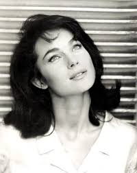 Shirley Anne FIELD : Biography and movies