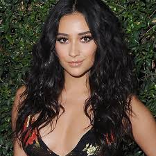 Shay Mitchell Has a Chic Bob Now, and It's Stunning