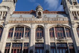 Vooruit is een levendig kunstencentrum in hartje gent dat dans, theater, muziek, feestjes, boeken… op de affiche plaatst. File Feestlokaal Van Vooruit Gent 46715147211 Jpg Wikimedia Commons