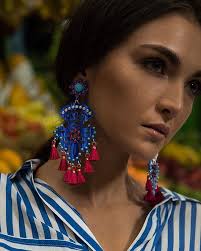 2 637 Me Gusta 70 Comentarios Mercedes Salazar Mercedessalazar En Instagram Entre Enredaderas Frutas Tropicales Y Flo Amazing Jewelry Jewelry Earrings