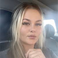 Amanda Maez's Instagram, Twitter & Facebook