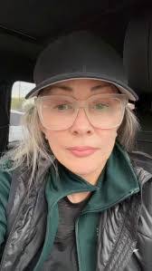 Sandi Hansen's Instagram, Twitter & Facebook