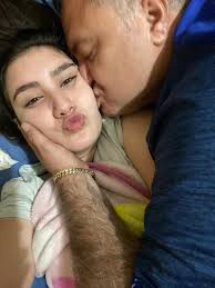 Llegando a la casa y saludando a Mi amor Karen Orellana Catalan por su  cumpleaños le dije hija quiero una Selfi y nos tomamos tres jejejej 15 años  te creciste mucho mi