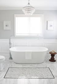 Beste Farbe Fur Badezimmer Weiss Marmor Fenster Kronleuchter Kristall Freistehend Badewanne Hellgraue Badezimmer Zeitgenossische Badezimmer Bad Inspiration