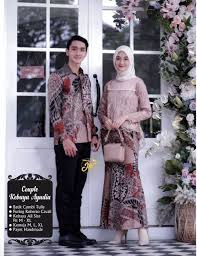 Malah model lain seperti gaun, kaftan. Wid Batik Baju Couple Brokat Baju Tunangan Baju Kondangan Baju Nikahan Baju Lebaran Baju Kebaya Terbaru Baju Kapel 2021 Lazada Indonesia