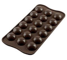 Silikomart 22 134 77 0065 Moule En Silicone Forme Ballon Foot Marron 2 X 105 X 215 Cm En 2020 Moule Chocolat Moule En Silicone Faire Du Chocolat