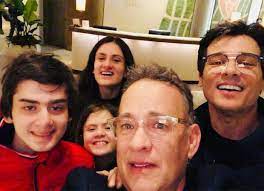 Caçula entre 12 filhos, é casado com suzana marchi, com quem tem três filhos: Celso Portiolli Encontra Tom Hanks Nos Eua E Pede Selfie Foi Demais Quem Quem News