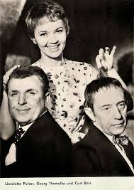 A woman gains success on the stage by pretending to be a female impersonator. Liselotte Pulver Georg Thomalla Curt Bois Scenes Actors I Movie