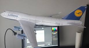Buchen sie billige flüge problemlos online! Lufthansa Boeing 747 400 Free Airplane Paper Model Download Http Www Papercraftsquare Com Lufthansa Boein Paper Models Paper Airplane Models Boeing 747 400