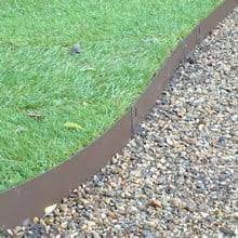 Everedge flexible steel lawn edging is the solution to the age old problem of maintaining neat edges for lawns, drives, paths, driveways and flower or vegetable beds. Everedge Brown Flexible Steel Lawn Edging Harrod Horticultural Uk