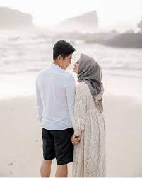 Kumpulan animasi bergerak gif gambar kartun romantis muslimah via kumpulananimasibergerakgif.blogspot.com. 12 Ide Post Wedding Untukmu Yang Berhijab Alternatif Apik Bagi Yang Ingin Berfoto Setelah Ijab