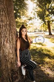 Unique Outdoor Standing Senior Girl Poses Senior Photography Blogger Senior Girl Photography Outdoor Portrait Photography Outdoor Photoshoot Ideas For Women