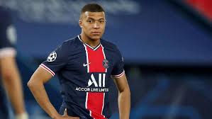 Mbappé began his senior career with ligue 1 club monaco, making his professional debut in 2015, aged 16.with them, he won a ligue 1 title, ligue 1 young player of the year, and the golden boy award. Sandro Wagner Kritisiert Psg Star Mbappe Scharf Frechheit
