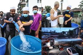 Terbaru, ustaz ebit lew telah berkongsi satu video di instagram sewaktu beliau pergi ke bawah jambatan dan menjumpai seorang remaja lelaki sedang terbaring seperti sedang nyenyak tidur. Water Cut In Selangor Again Ebit Lew Buys Two Water Tankers To Help Residents News Rojak Daily