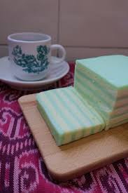 Residents of klang might be familiar with uncle cheng from regent pandan layer cake shop. Golden Bake Cake House Regent Pandan Layer Klang Thokohmakan