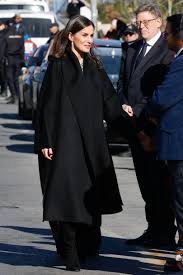 Cariñoso recibimiento a la reina Letizia en el encuentro con la Federación de Enfermedades Raras - Chic