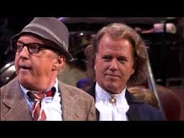 André van duin (73) heeft de afgelopen maanden in stilte een gevecht geleverd tegen darmkanker. Andre Rieu Andre Van Duin Gala Live In De Arena Andre Rieu Andre Van Duin Andre