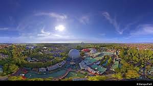 Search roller coasters amusement parks companies people. Europa Park Record Number Of Visitors In Its Anniversary Year Dw Travel Dw 09 07 2015