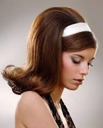 Mit Schirm Charme Und Melone Frisurentrends 2007 Pony Sleek Locken Frisuren 1960 Frisuren 70er Jahre Frisur