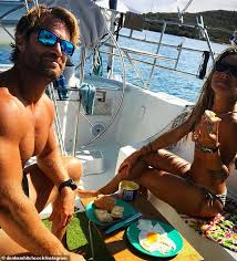 Denham hitchcock kapak fotoğrafını güncelledi. Denham Hitchcock And Wife Mari Settle Into Life On A Boat After Sunday Night Was Canned Daily Mail Online
