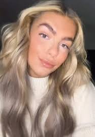 Jade Howell's Instagram, Twitter & Facebook