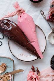 Pastry cream is a classic thickened custard used as a wedding cake filling and in pastries. Chocolate Cake With Creamy Blackberry Filling And Chocolate Ganache Historias Del Ciervo By Julian Angel