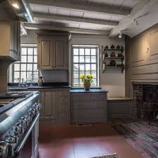 Since the bedrock base color is cream, a nd also stone has little small dark spots. 50 Colonial Style Kitchens Ideas Primitive Kitchen Colonial Kitchens Colonial Kitchen