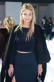 En Guzel Gigi Hadid Kombinleri Ve Gigi Hadid Resimleri Modafo Unlulerin Tarzlari Paris Moda Haftasi Moda Haftalari