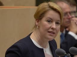 Franziska giffey the federal minister for family affairs, senior citizens, women and youth addresses the party convention. Novo Warum Franziska Giffey Beim Doktor Geschummelt Hat