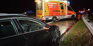 A witness has reported seeing an air ambulance land after the lorry collided with the cars this afternoon (wednesday, november 11). Wodka Flasche Lag Noch Im Auto Suff Fahrer Verursacht Massen Crash Auf Der A1 Hamburger Morgenpost
