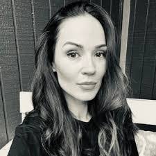 Lindsay Carter's Instagram, Twitter & Facebook