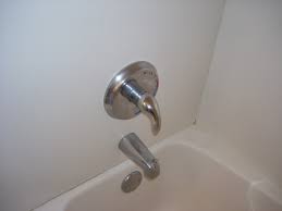 Remove the handle screw, and pull off the faucet handle. How To Replace A Single Handle Bathtub Faucet Yourself Hubpages