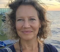 Esther Jacobs's Instagram, Twitter & Facebook