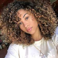 Https I Pinimg Com Originals Be 54 Aa Be54aac6dc7aa41254faf1f48521b582 Jpg In 2020 Curly Hair Styles Curly Hair Photos Hair Highlights