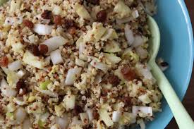 Faites chauffer 50 g de beurre dans une poêle. Salade De Quinoa Gourmand Aux Endives Chicons Les Petits Plaisirs De Doro