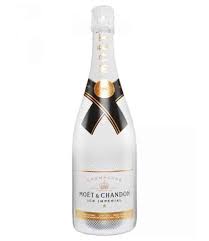 It's well balanced and fully flavoured like the regular imperial but will retain its intensity. Moet Ice Imperial Champagner The Royal Roses Rosenbox Infinity Rosen
